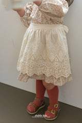 AL eyelet cotton apron _2 Sizes