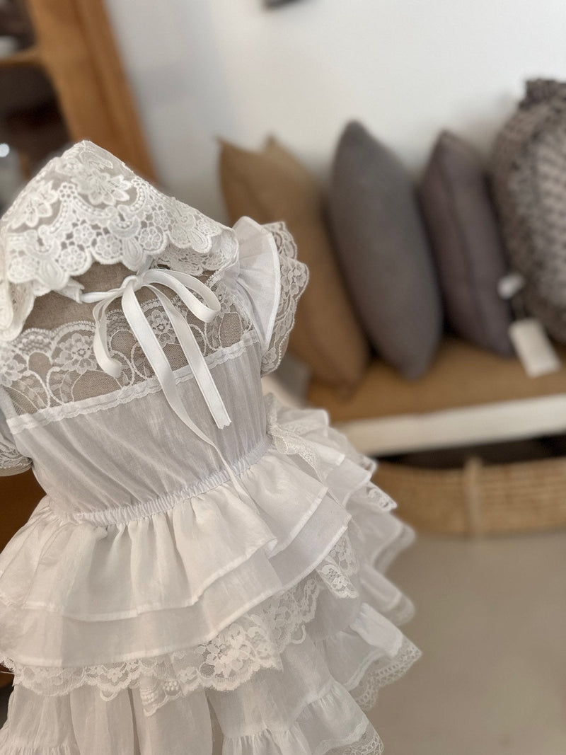 Hera White Lace Bonnet