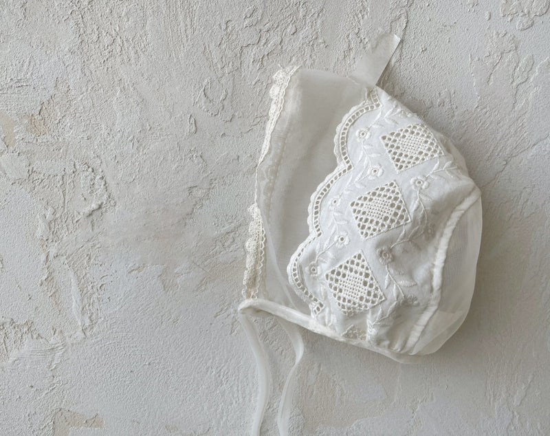 Daisy Lace Bonnet