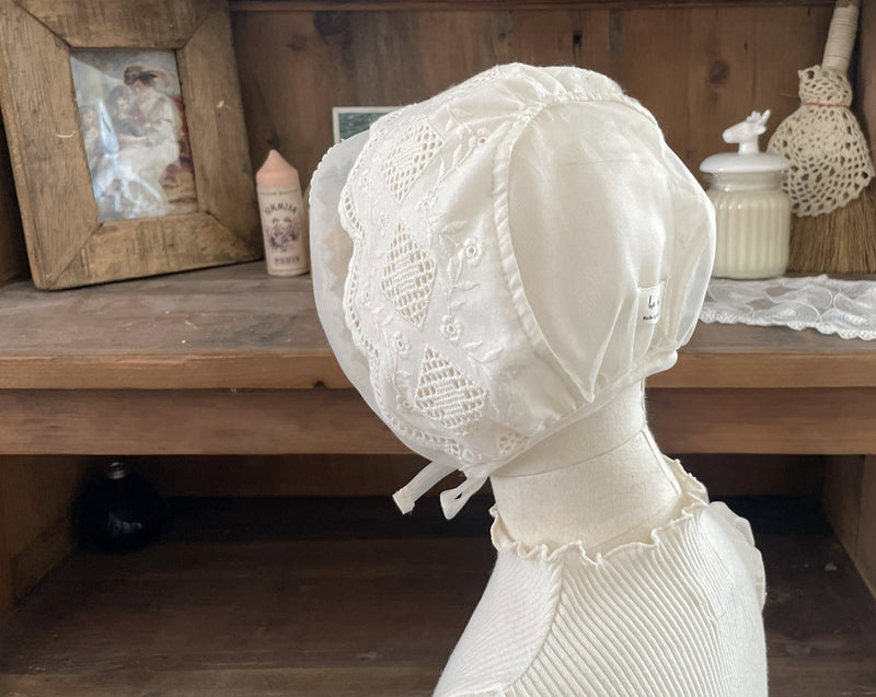 Daisy Lace Bonnet