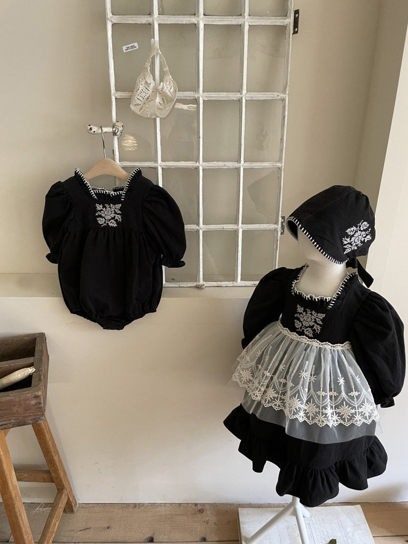 OZ Embroidery Dress _Black