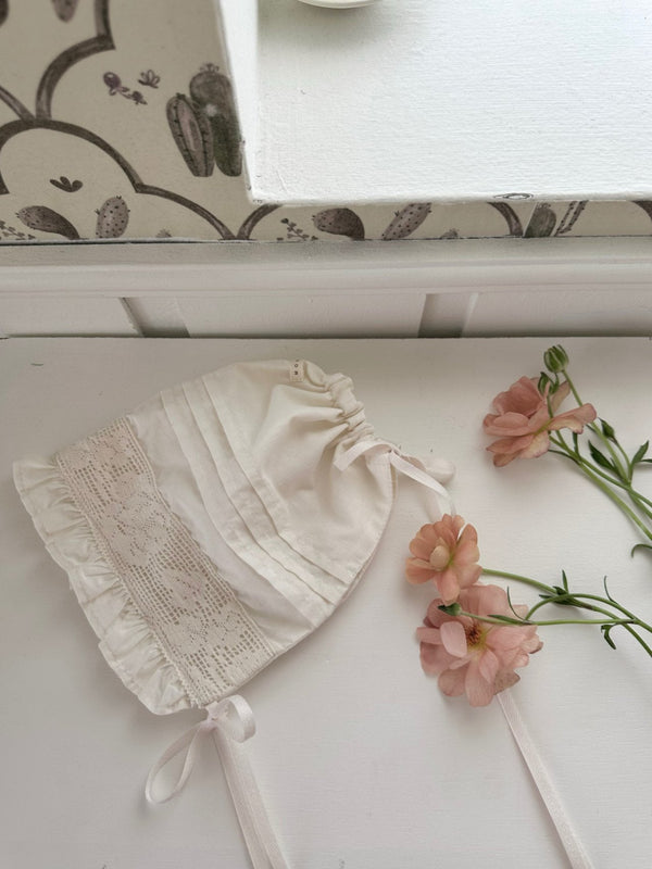 Mon Vintage Lace Bonnet