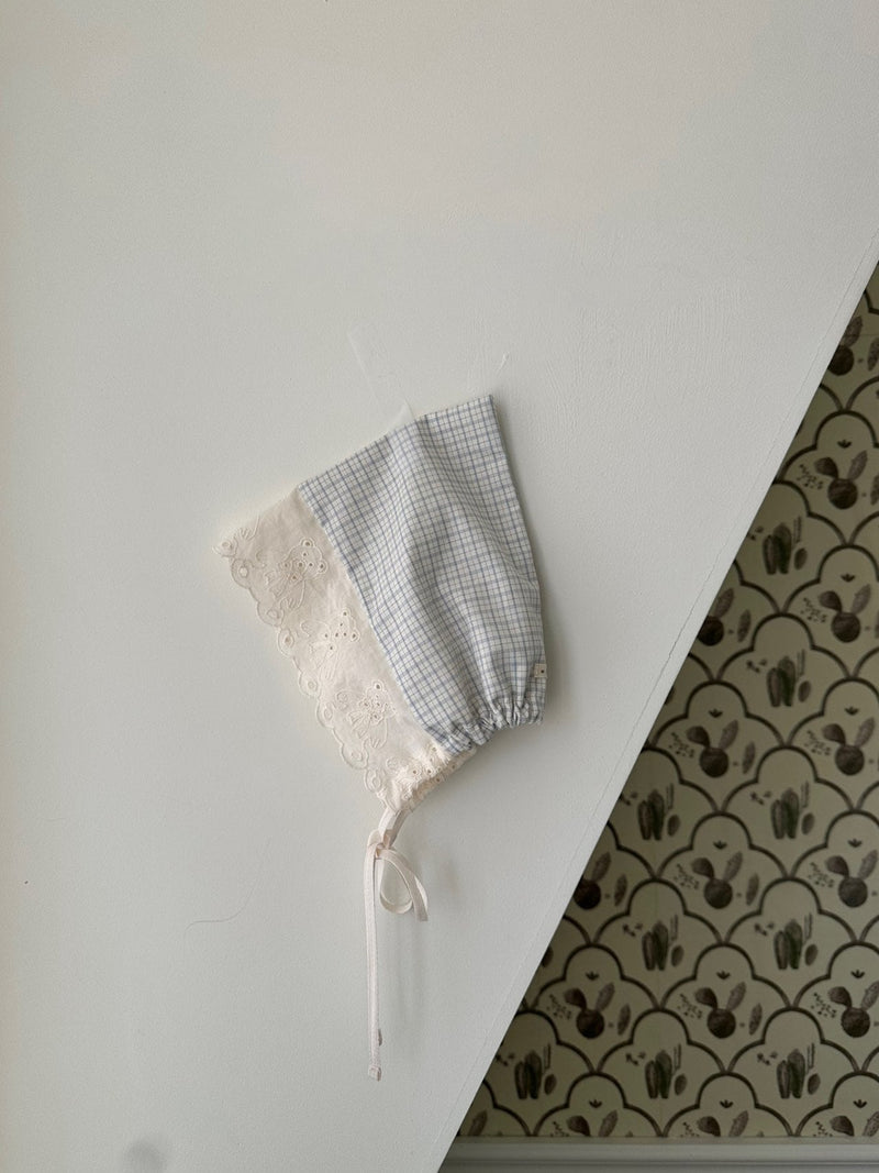 Bluebell Cottage Bonnet