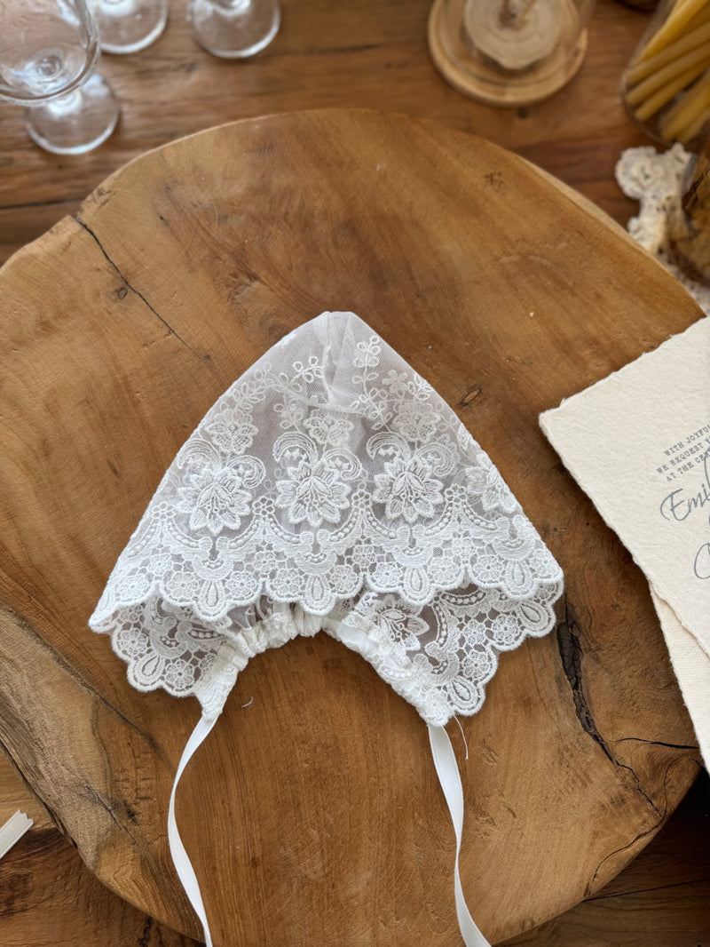Hera White Lace Bonnet