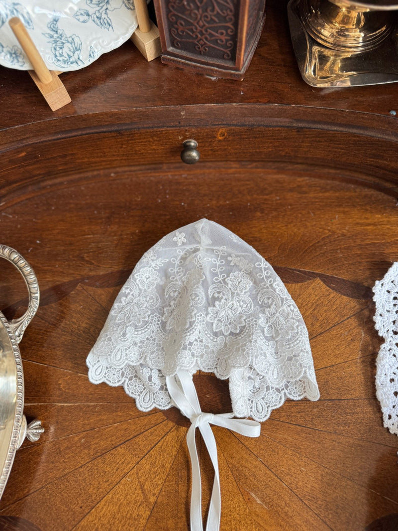 Hera White Lace Bonnet