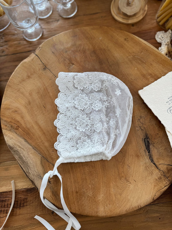 Hera White Lace Bonnet