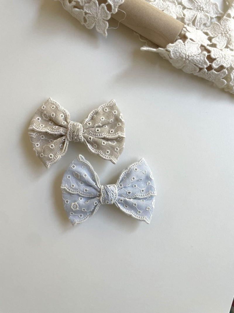 Eyelet Lace Bow Clips _2 Colours
